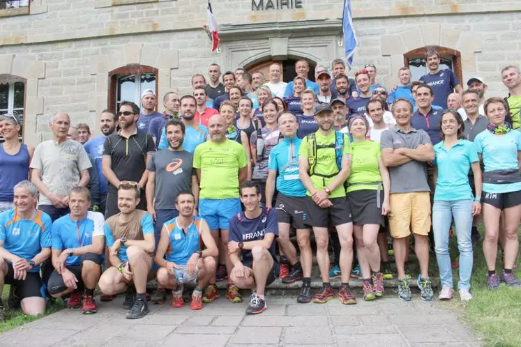 Les internationaux ont été rejoints mercredi en fin d’après-midi par des coureurs des clubs cantaliens pour une sortie montagne.