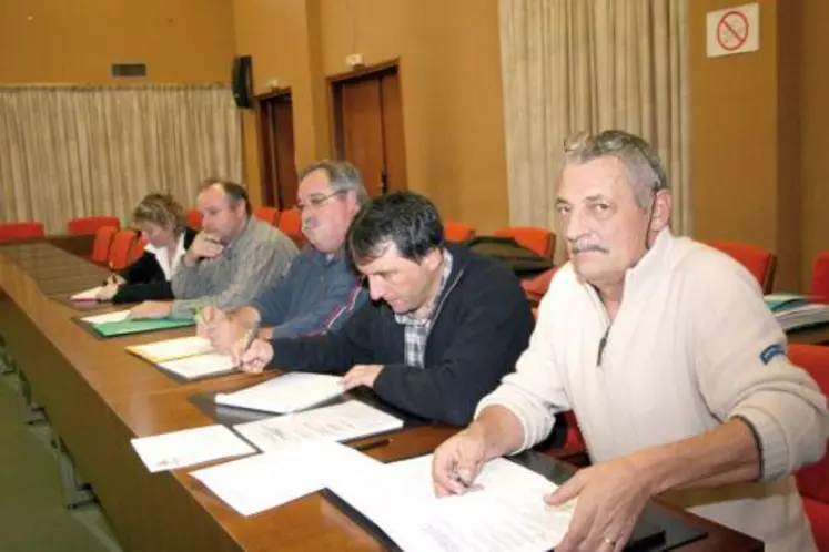 La commission de contrôle des machines à traire s’est réunie mardi 5 décembre à la Chambre d’agriculture d’Aurillac.