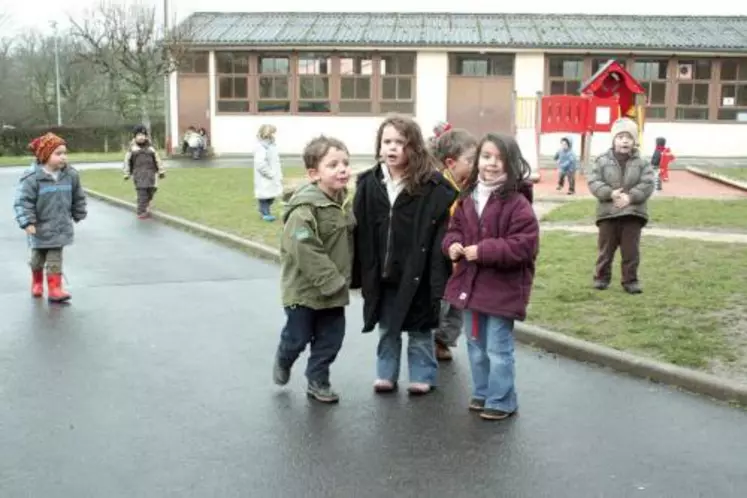 Quatre classes vont fermer, cinq vont ouvrir à la prochaine rentrée dans les écoles.