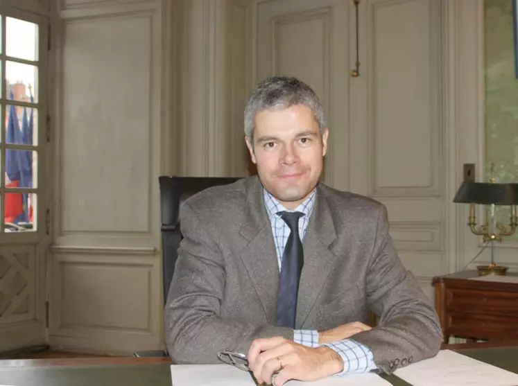 Laurent Wauquiez, ici dans sa mairie du Puy-en-Velay, devrait devenir le premier président de la grande région Auvergne-Rhône-Alpes, lors de la séance du 4 janvier.