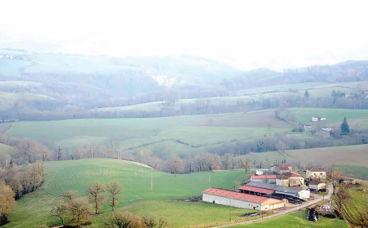 La densité moyenne du Cantal ne dépasse pas les 26 habitants par kilomètre carré.