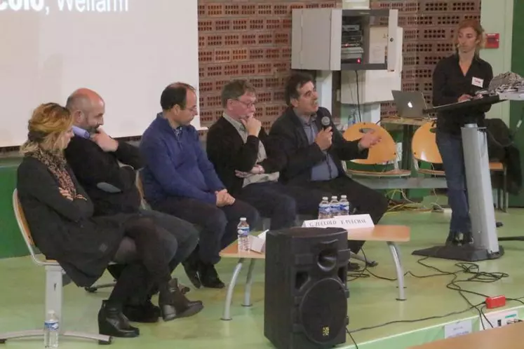 Les invités de la table-ronde ont débattu autour de la place de l’élevage dans le département.