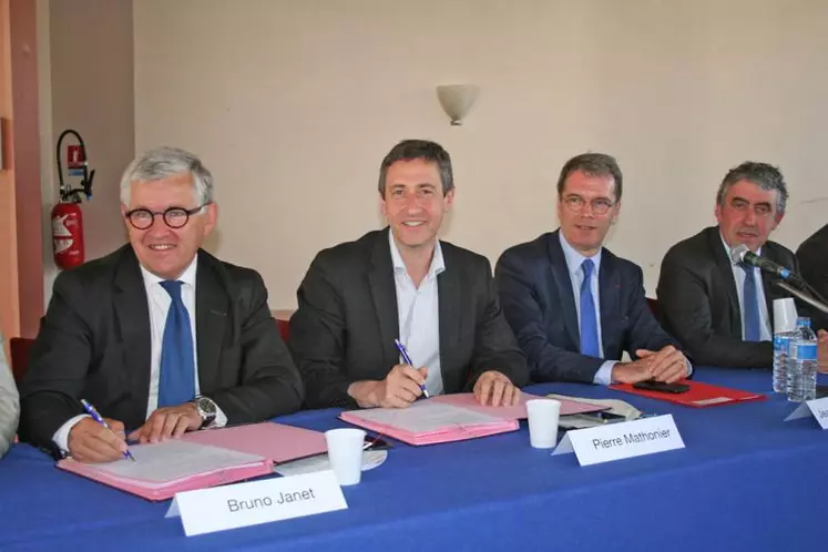 Orange investit seul sur les territoires d’Aurillac, de la Caba et de Saint-Flour. Une action saluée lundi.