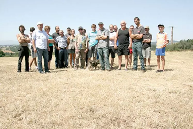 Une vingtaine d’agriculteurs de ce secteur du Cézallier ont constaté les dégâts, en présence des responsables syndicaux.