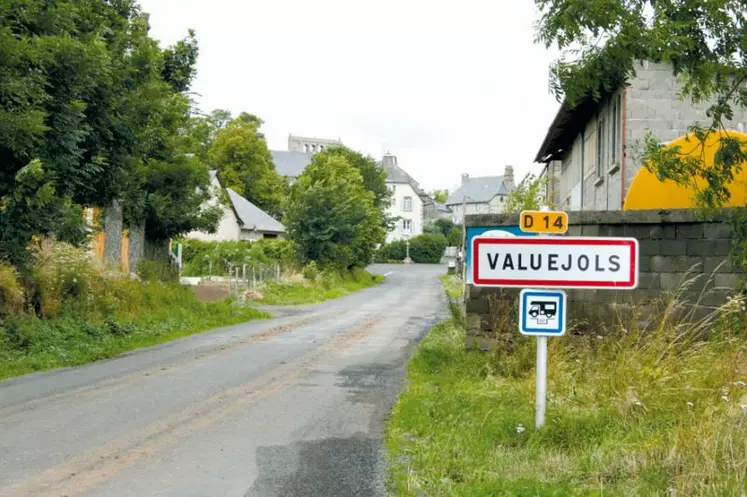 Entre le préfet et Valuéjols, la lutte continue.