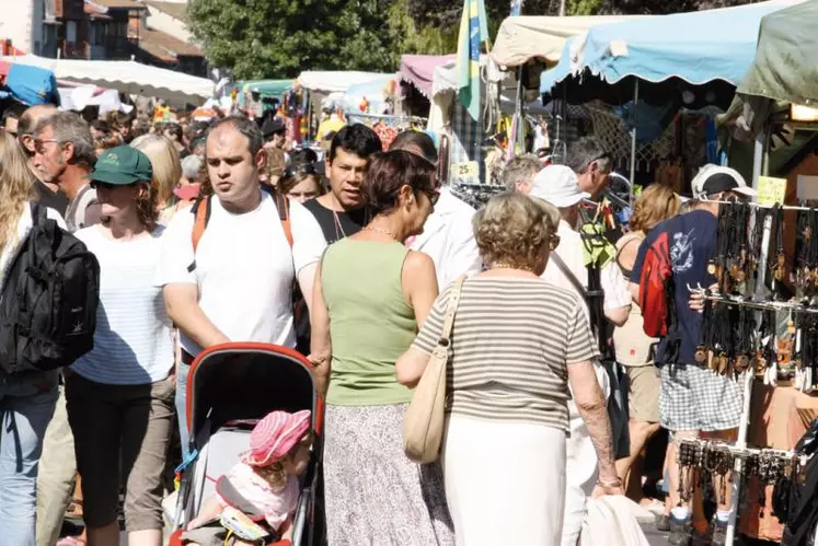 À l’image du Théâtre de rue, le mois d’août aura attiré beaucoup de monde et de touristes dans le Cantal, comme en Auvergne.