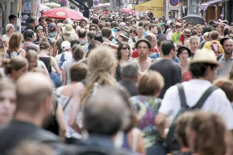 Premier poste de dépenses des festivaliers : la restauration devant les commerces.