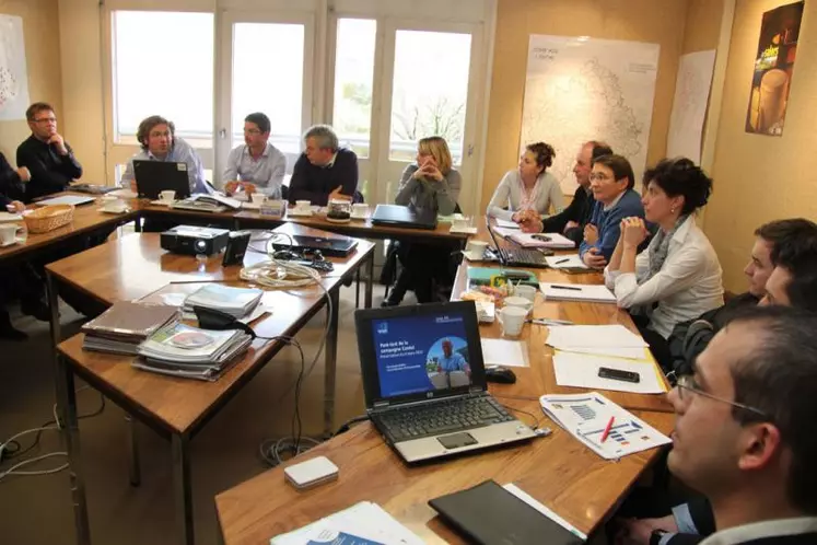 Séance de débriefing au Cif, lors d’une réunion animée par l’Ipsos, à laquelle assistait l’agence de communication. 