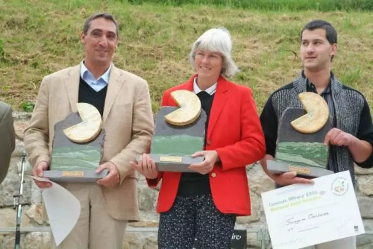 Pierre Wälchli (saint nectaire laitier), Mme Rigaud (saint nectaire fermier) et les Fromageries occitanes (meilleur affineur) récompensés lors du concours.