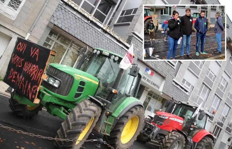 Des tracteurs devant la préfecture et une délégation (composée de Delphine Freyssinier, Joël Piganiol, Mathieu Théron et Patrick Bénézit), reçue par Laurent Buchaillat.