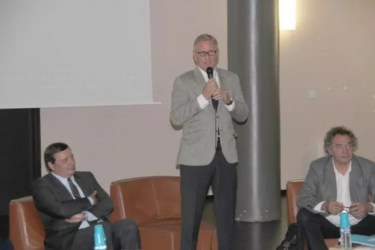 André Vallini avait été convié par le député Calmette à intervenir lors d’une réunion-débat publique jeudi soir à Hélitas.
