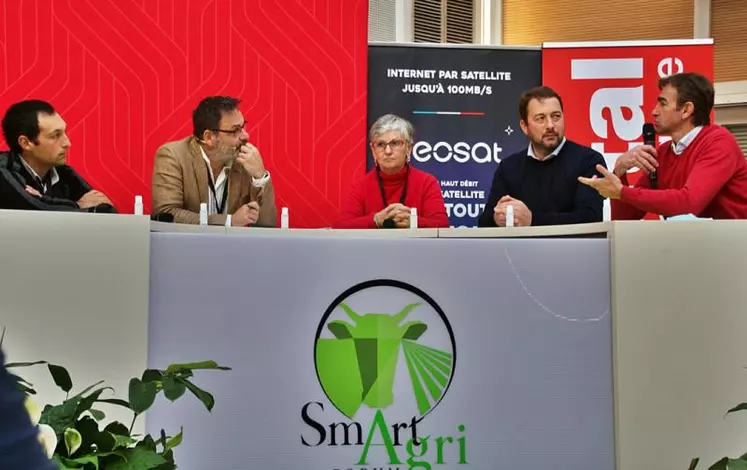 Les tables rondes du Smartagri forum se sont déroulées à l'Hôtel du Département d'Aurillac et pouvaient être suivies partout en France, par vidéotransmission.
