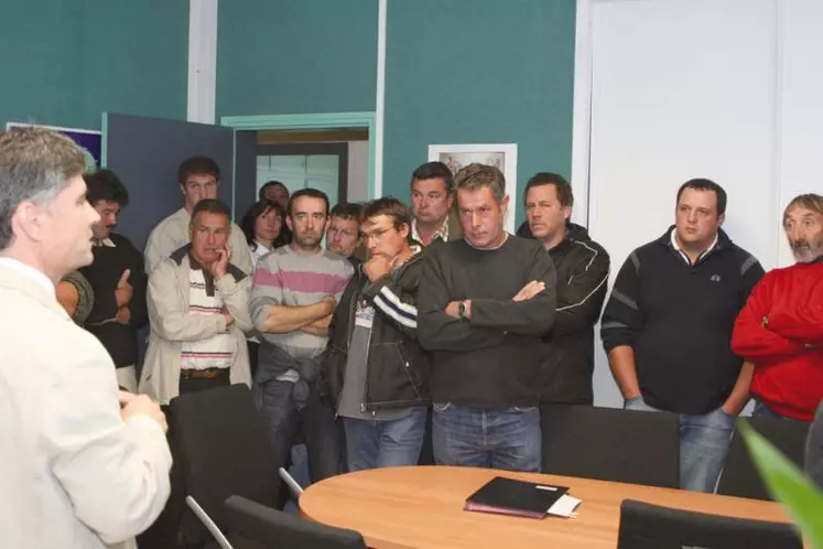 Une délégation d’une vingtaine de manifestants, conduits par Pierre Vigier (FDSEA) et Jérôme Merle (Jeunes agriculteurs).