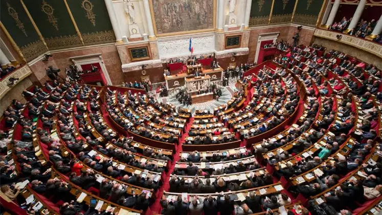 Chaque année, le gouvernement soumet au Parlement un projet de loi de finances (PLF) qui fixe notamment les dotations aux collectivités.