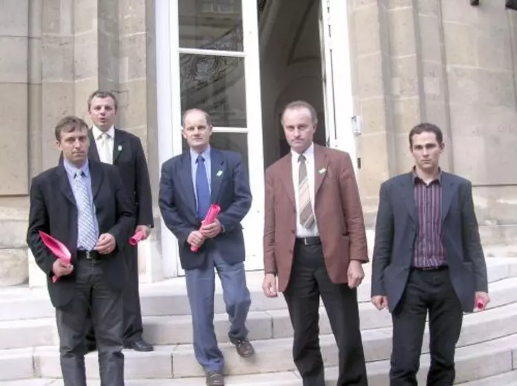 La délégation cantalienne à sa sortie des locaux du ministère, où elle a été reçue par trois conseillers du ministre.