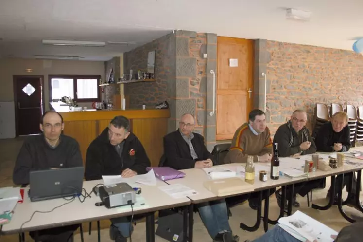 La réunion était animée par Denis Bonneau, conseiller de la Chambre d’agriculture, qui apporte son appui au projet.