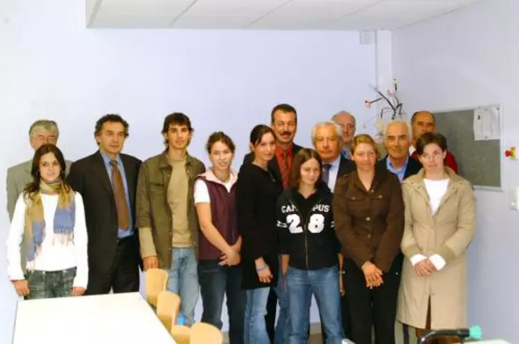 Invités et étudiants ont célébré la renaissance du BTS avec les responsables de la MFR de Massalès.