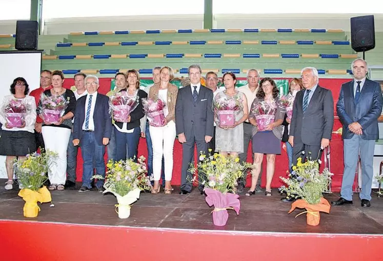 La grande famille aubrac, le lendemain de son assemblée générale, a vu sept de ses membres récompensées du Mérite agricole, toutes des femmes ! Un événement.