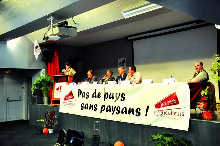 Carole Doré, vice-présidente des JA est intervenue lors de l'assemblée générale.