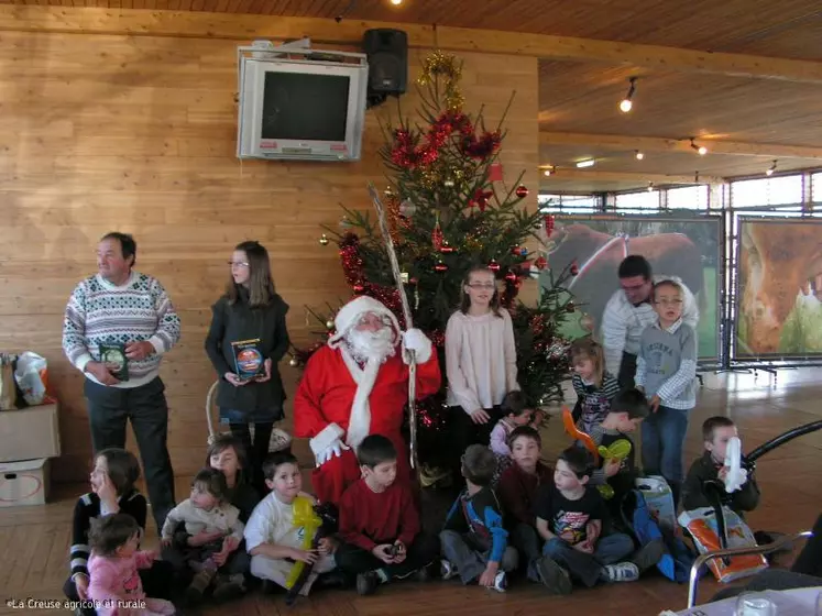 Le Père noël en personne s’est déplacé au Pôle de Lanaud pour rencontrer les salariés agricoles et leurs enfants.