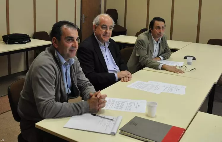 Frédéric Gouzonnat, ingénieur, Gilles Pivette, directeur et Jean-Philippe Viollet, président de la Chambre d'agriculture de la Creuse, ont présenté les premiers éléments de l'enquête sécheresse conduite par leurs services en relation avec Météo France.