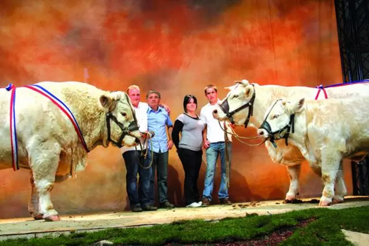 Les champion et championne du concours Charolais.