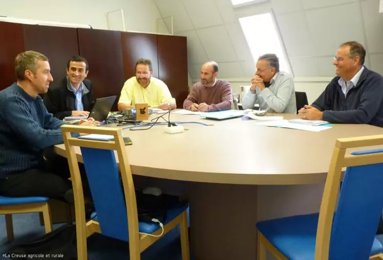 Les partenaires de la filière se sont réunis courant octobre pour planifier les actions à venir. De gauche à droite : Vincent Drevet, Coop de France Limousin, Francis Frechou, Porlim, Pierre Chezalviel, président de Porlim, Christophe Bouzonie, éleveur de porc bio en Haute-Vienne, Jean Claude Floquet, Moulin Beynel.