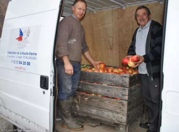 Les deux pallox de pommes données par M. Texier approvisionneront dans les prochains jours les familles inscrites au Secours populaire.