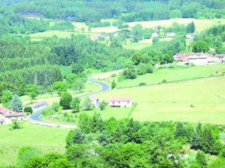 Vaste comme l'Irlande ou le Portugal, le Massif central est une montagne habitée au cœur de l'Europe et facilement accessible.