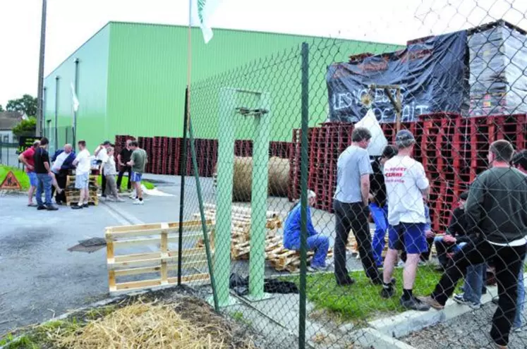 Les agriculteurs mobilisés une fois encore à l'appel de la section laitière de la FDSEA.