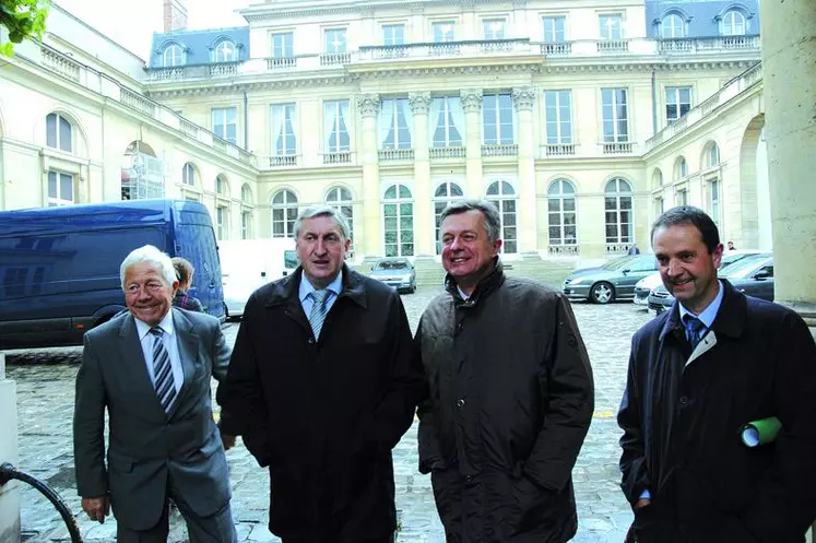 Les responsables de la FNSEA (Claude Berger, Jean-Michel Lemétayer, Jean-Bernard Bayard et Claude Cochonneau) à la sortie de leur entrevue avec les ministres.