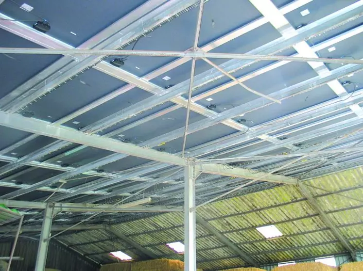 282 m2 de panneaux photovoltaïques sur la toiture d’un des bâtiments agricoles du Gaec Velleine.