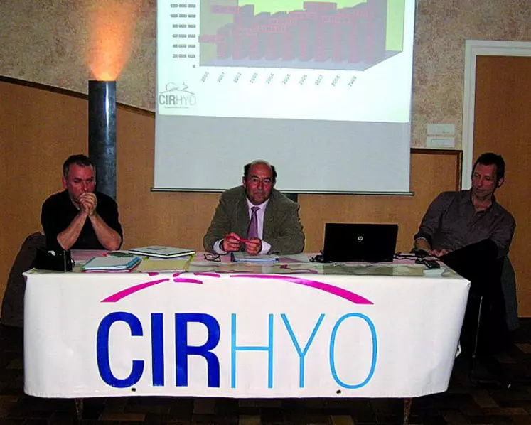 De gauche à droite : Gérard Dutois, directeur de Cirhyo, Francis Le Bas, président et Edgar Basset, 
responsable technique.