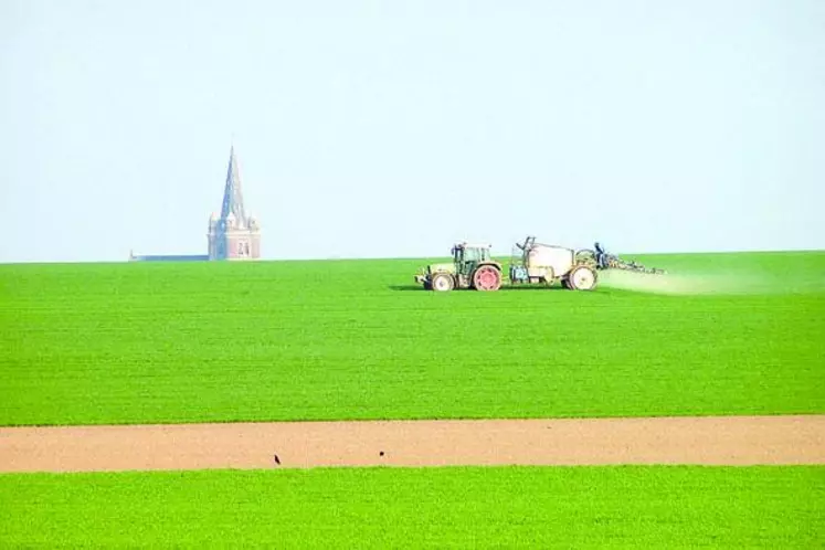 Entre 2006 et 2009, les usages agricoles des sols auraient perdu 1 % au profit de l'industrie, des services, de l'habitat, des transports et des loisirs.