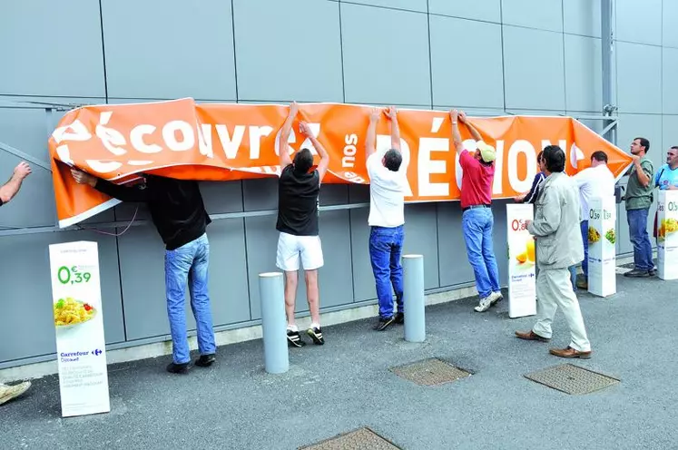 Les banderoles annonçaient des produits locaux... qui n'y étaient pas !