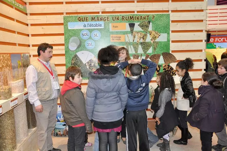 Pascal Lerousseau a présenté son travail à de jeunes gens des villes, lors du dernier Salon de l’agriculture de Paris.