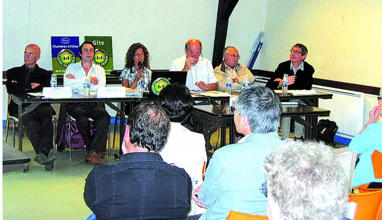 Nadia Djenad, directrice, Jean-Philippe Viollet et Bertrand Dusaussoy étaient présents à la tribune, avec Roger Bleron, conseiller général.