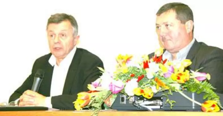 Jean-Bernard Bayard, secrétaire général de la FNSEA, aux côtés de Jacques Chazalet, président de la FRSEA Massif central, et membre du bureau de la FNSEA.