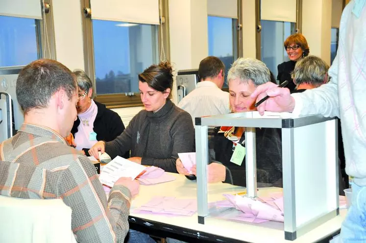 Lors du dépouillement dans les locaux de la MSA de la Creuse, la semaine dernière.
