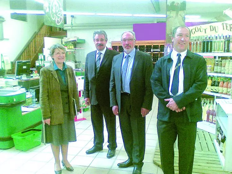 Evelyne Ratte, préfet de Région, Pierre Bilbeau, Jean-Pierre Lier et Frank Vevaud de Natea.