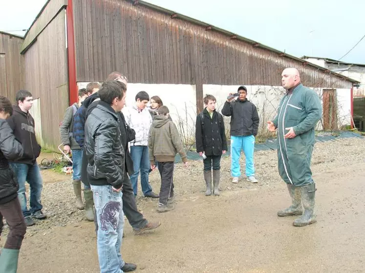 A l’automne dernier, Olivier Dumas, jeune agriculteur dans le canton de La Souterraine avait accueilli les élèves sur son exploitation pour une visite de celle-ci.