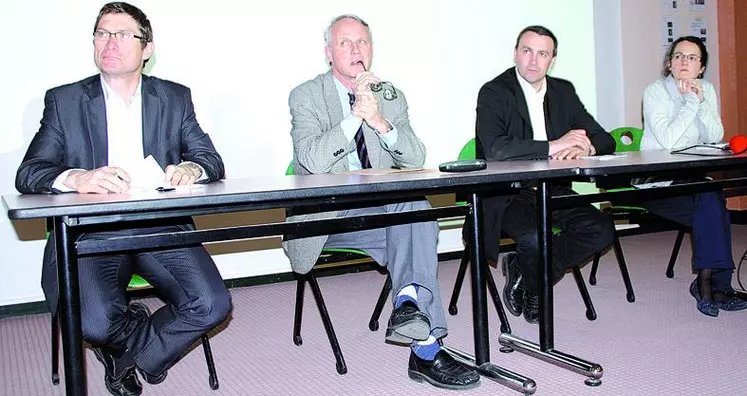 De gauche à droite : Yves Soulhol, Bernard Valleix, Yannick Fialip et Marie-Sophie Dedieu.