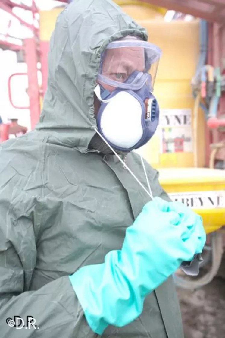 Il faut porter un masque à cartouche, une combinaison, des gants, toujours se laver immédiatement après utilisation.