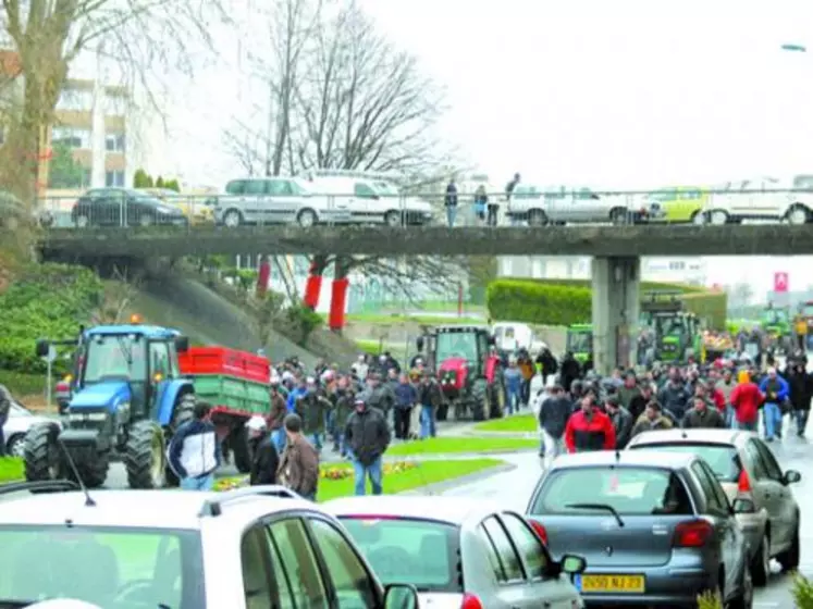 Près de 700 agriculteurs…