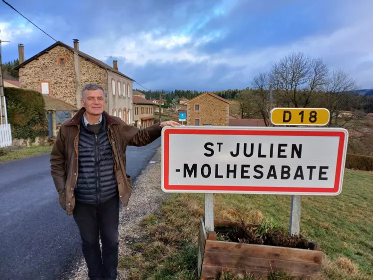 Gilles Cibert, maire de St Julien Molhesabate et agriculteur "transitoire", est un fervent défenseur de l'agriculture.