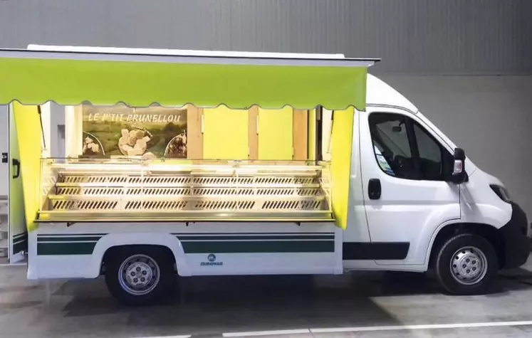 Le camion magasin du Gaec des Prunelles sera bientôt sur les marchés.