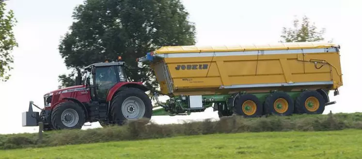 Attention à respecter les vitesses de circulation pour lesquelles les remorques et les tracteurs ont été homologués.