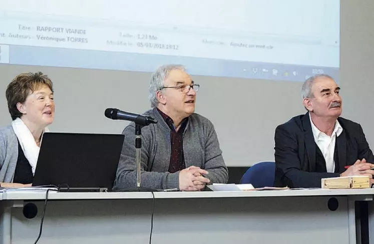 De gauche à droite, Béatrice Giral-Viala, directrice, Patrick Boulenc, responsable schéma Lacaune lait, et Joël Agulhon, vice-président d’Ovi-Test.