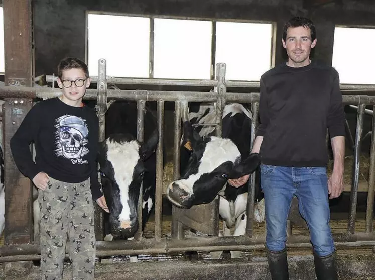 Pour sa première participation à un concours, Nicolas Rousset, du Gaec de Paladines, a décidé d'amener deux génisses Prim'Holstein aux miss laitières, le 9 avril.