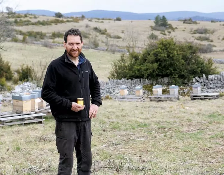Evan Martin, apiculteur installé en janvier 2021, a remporté une médaille de bronze en miel de causse, pour sa première participation au concours des miels de France, dont les résultats ont été dévoilé le 14 mars. Les lozériens se sont à nouveau distingués lors de cet événement.